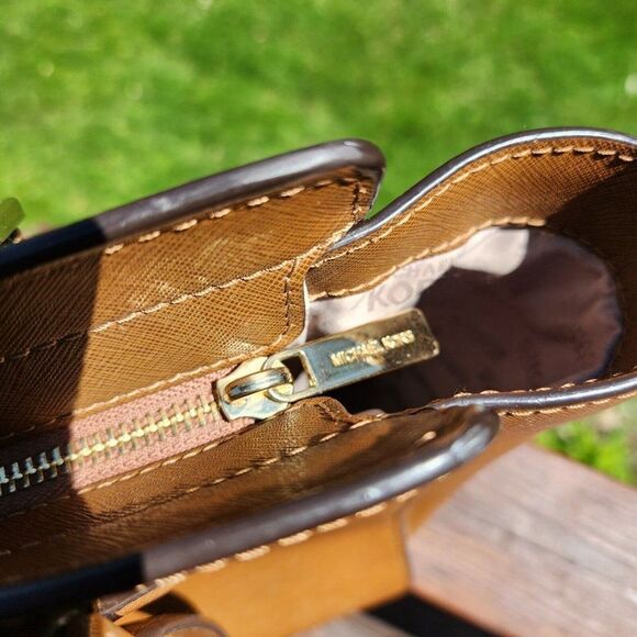 Michael Kors Tote Jet Set Luggage Saffiano Leather Acorn Tan Brown Gold Hardware - Picture 4 of 9